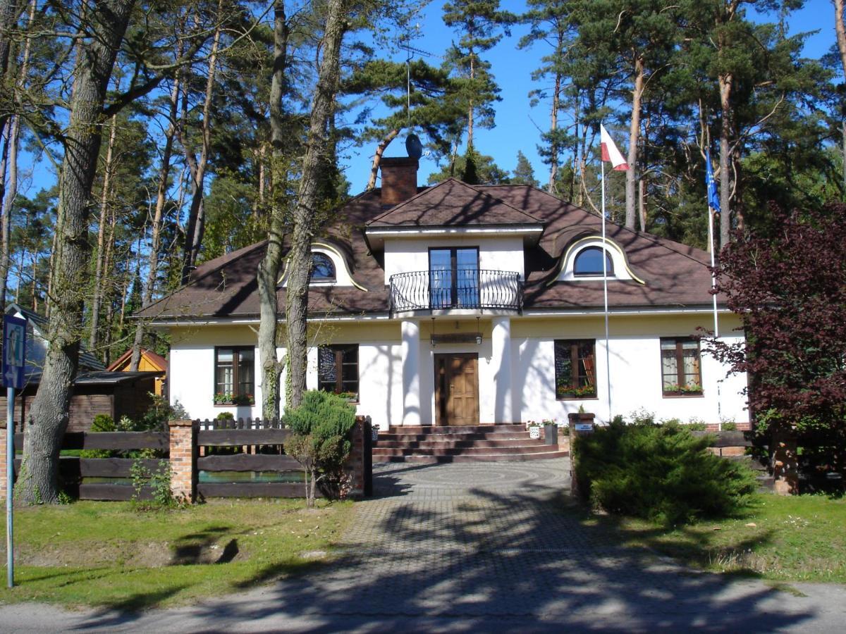 Goscinny Dworek Поберово Экстерьер фото